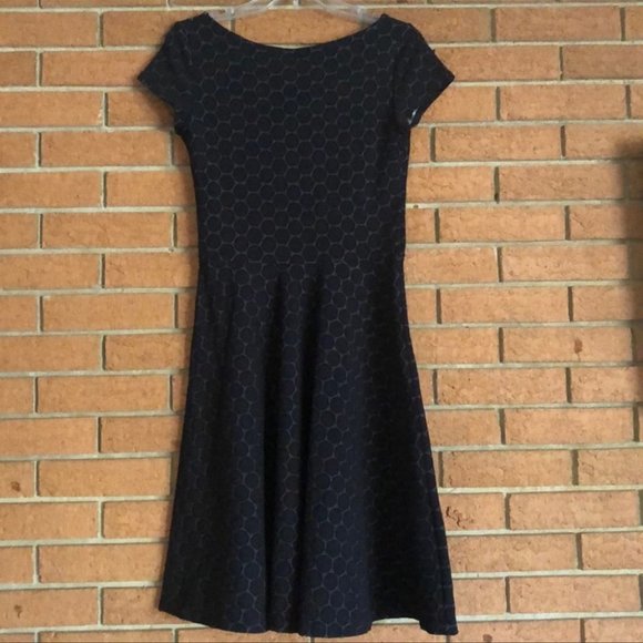 🖤LEOTA🖤WYATT TONAL CIRCLE FIT AND FLARE DRESS🖤 - Picture 7 of 12